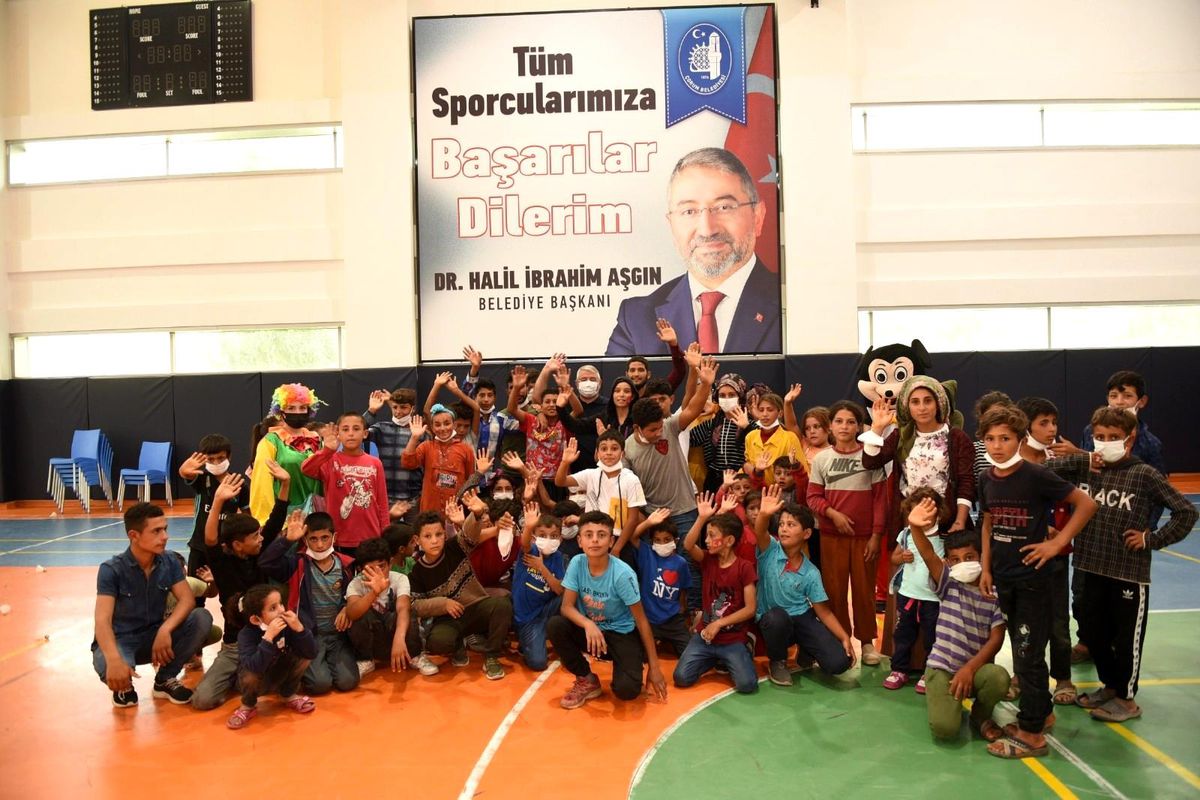 Tarım işçilerinin çocukları gönüllerince eğlendi