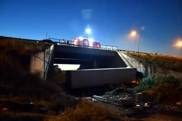 ULAŞILAMAYAN TIR ŞOFÖRÜ, TAKİP CİHAZI SAYESİNDE KAZA YAPTIĞI YERDE YARALI BULUNDU