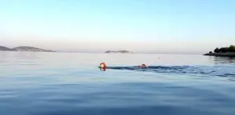 Yüzücü Emre Seven, Çınarcık'a varmak üzere Kartal'dan denize girdi