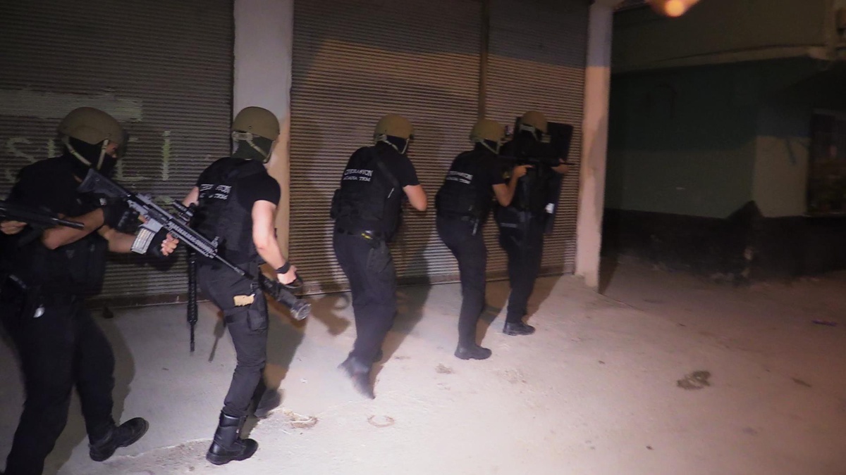 Adana\'da PKK/KCK operasyonunda 26 zanlı gözaltına alındı