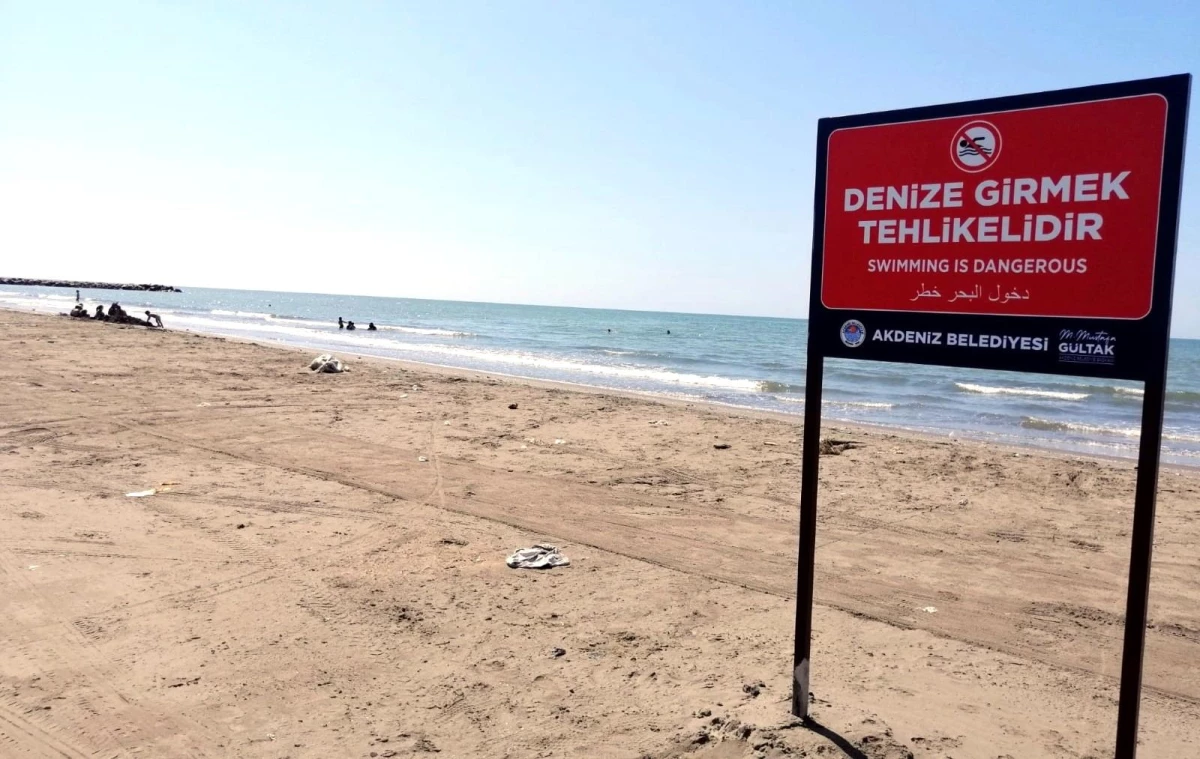 Akdeniz Belediyesinden sahillere uyarı tabelası