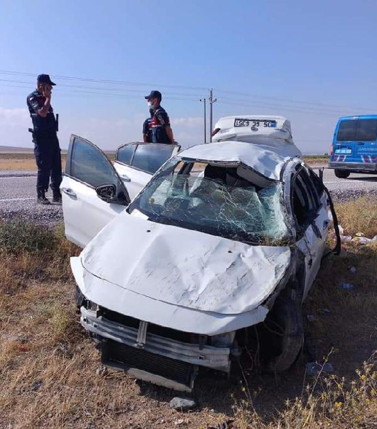 Son dakika haberi! Aksaray\'da otomobil şarampole devrildi; ağabey öldü, 2 kardeşi yaralı