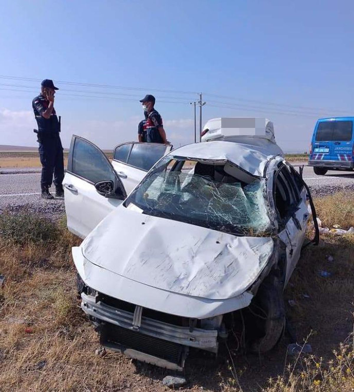 Aksaray\'da şarampole devrilen otomobilde 1 kişi öldü, 2 kardeşi yaralandı