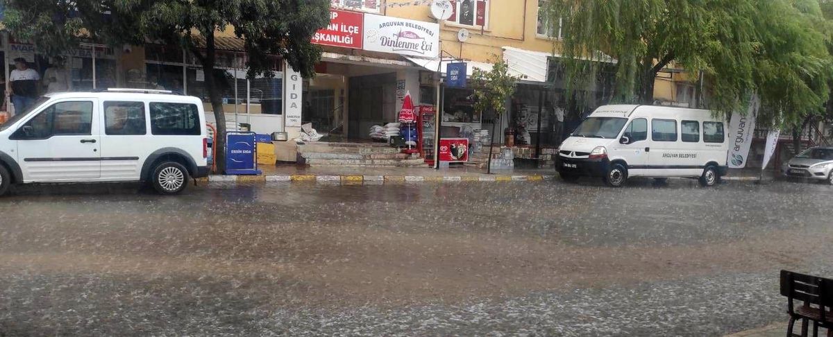 Arguvan\'da dolu ve yağmur etkili oldu