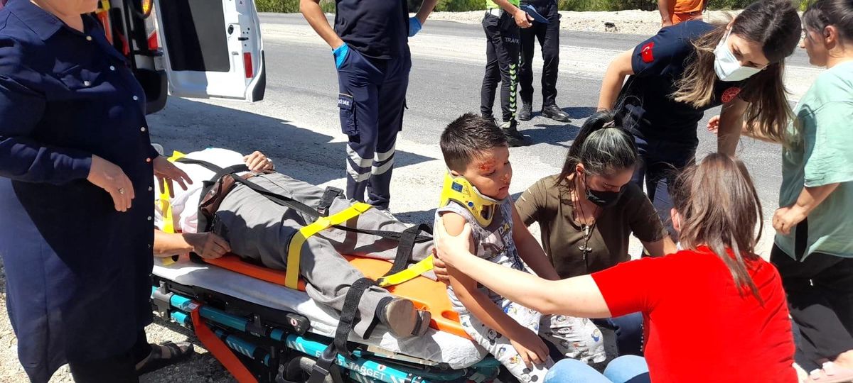 Burdur\'da otomobil şarampole yuvarlandı: 1 ölü, 6 yaralı