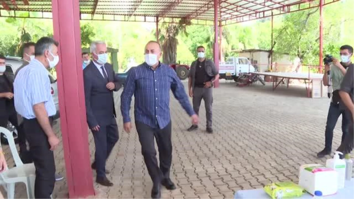 Dışişleri Bakanı Çavuşoğlu, Sütçüler\'de yangından zarar gören köyü ziyaret etti