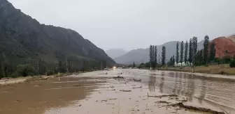 Erzurum'un Oltu ilçesinde sağanak sele dönüştü