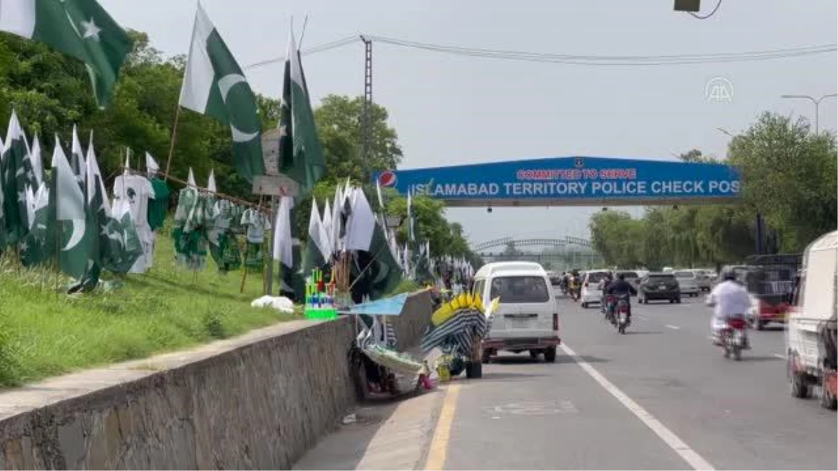 İSLAMABAD - Pakistan\'da bağımsızlığın 74. yılı için hazırlıklar sürüyor