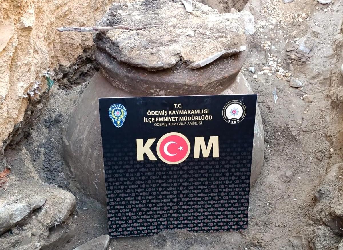 İzmir\'de arazide tarihi eserler bulundu