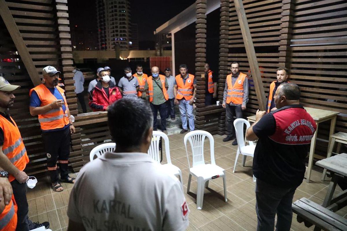 Son dakika haber! Kartal Belediyesi\'nden sel mağdurlarına yardım eli