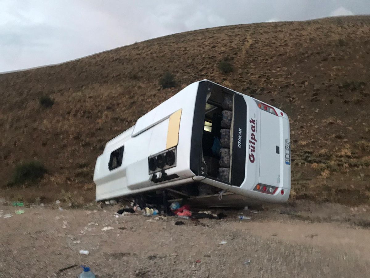 Kayseri\'de midibüs şarampole devrildi: 19 yaralı