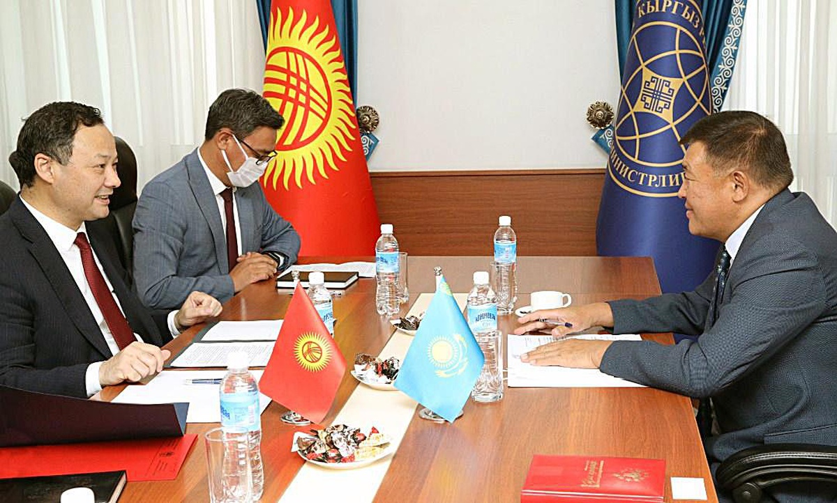 Kırgızistan, Kazakistan\'dan gümrük kapılarındaki kısıtlayıcı önlemlerin kaldırılmasını istedi