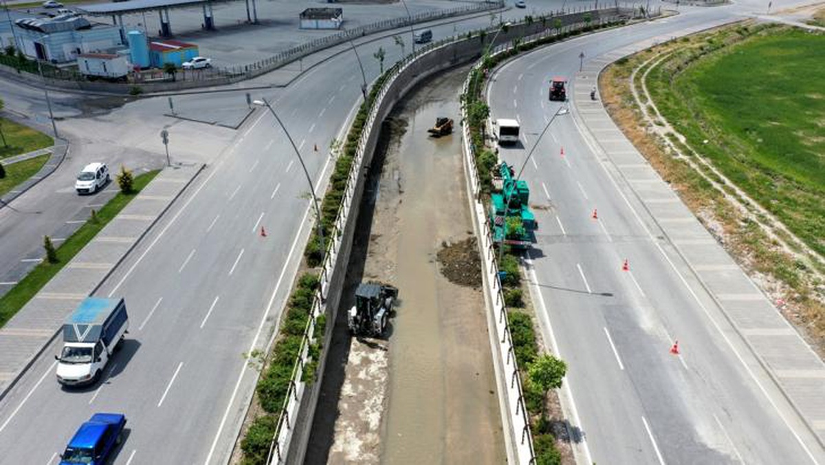 KOCASİNAN, KANALLARI DÜZENLİ OLARAK TEMİZLİYOR