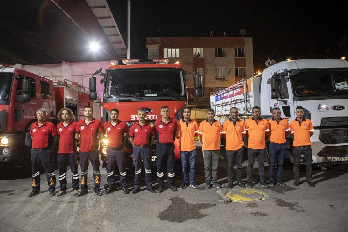 Son Dakika | Mersin Büyükşehir Belediyesi ekipleri, sel bölgesine yardıma gitti