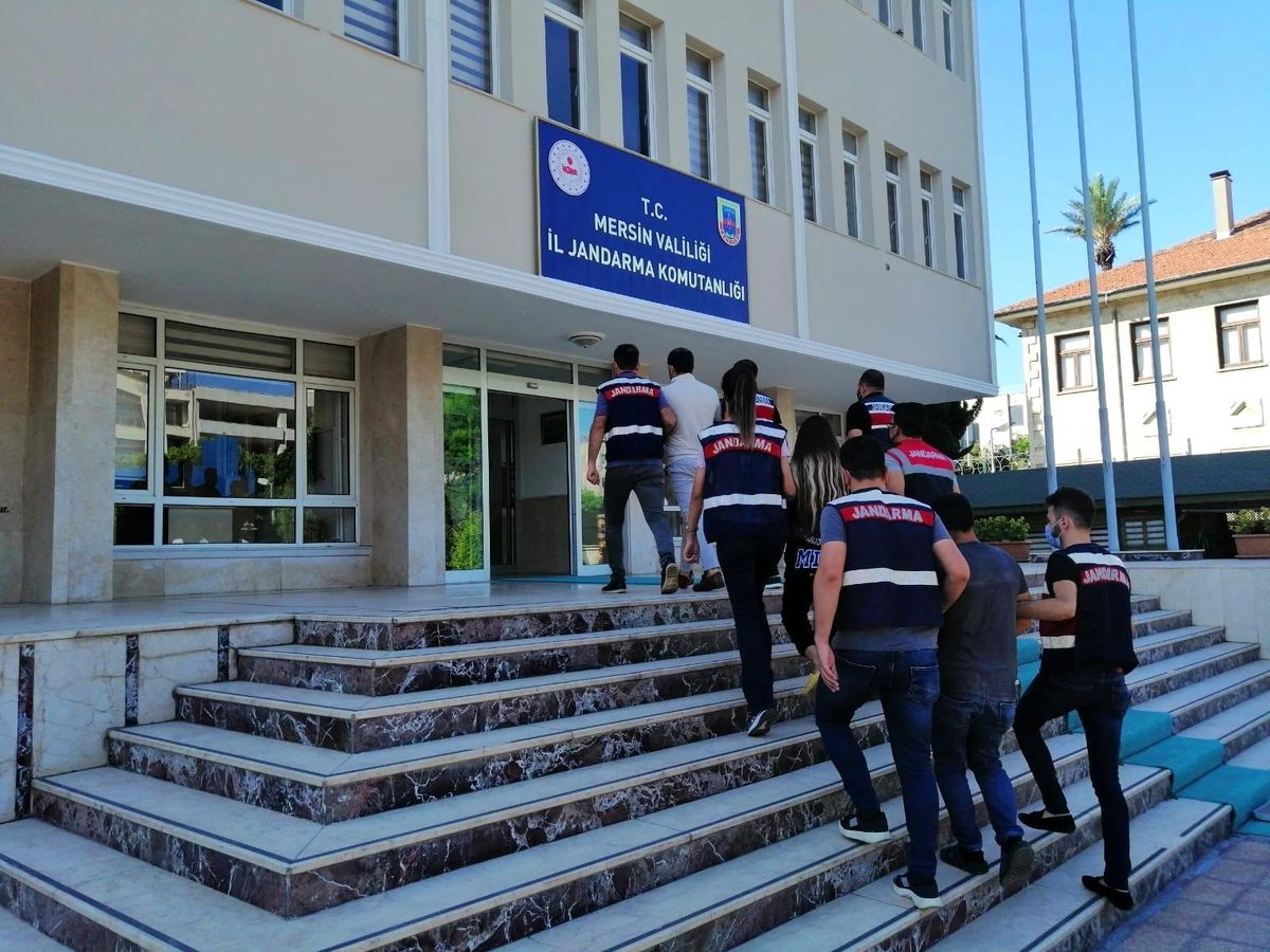 Mersin\'de terör örgütü propagandası yapan 4 kişi gözaltına alındı