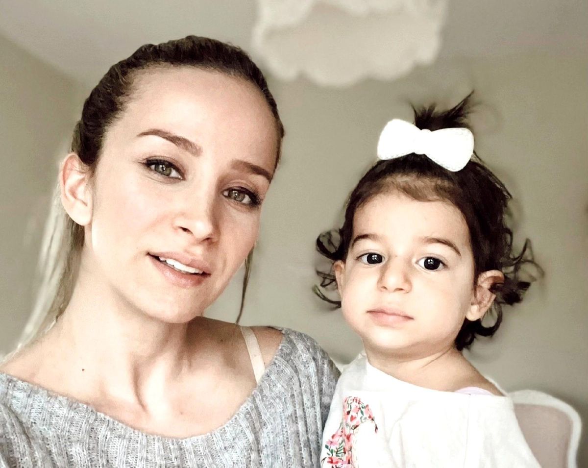 Özge Tezcan: "Babalar çocukları 2 yaşına geldikten sonra daha çok rol üstlenmeli"