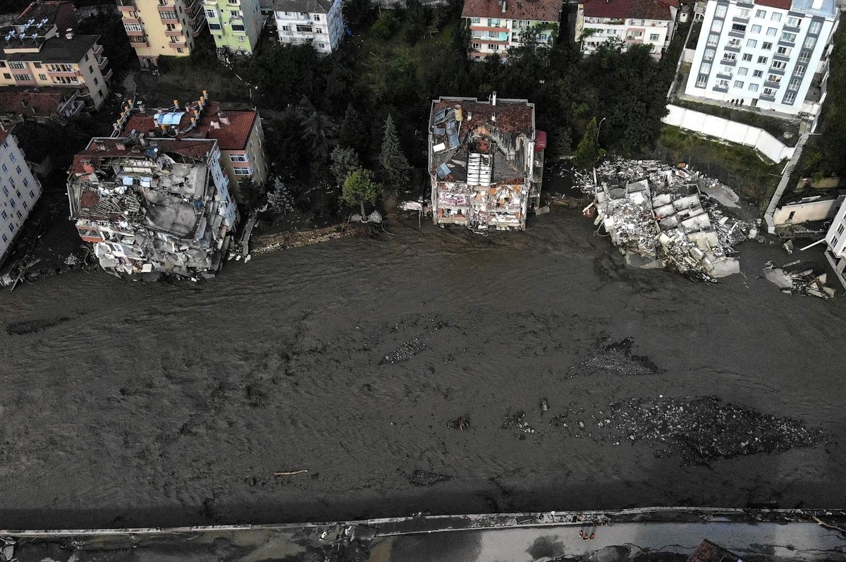Son dakika haberleri... Sel felaketinin yaşandığı Bozkurt\'taki son durum fotoğraflara yansıdı