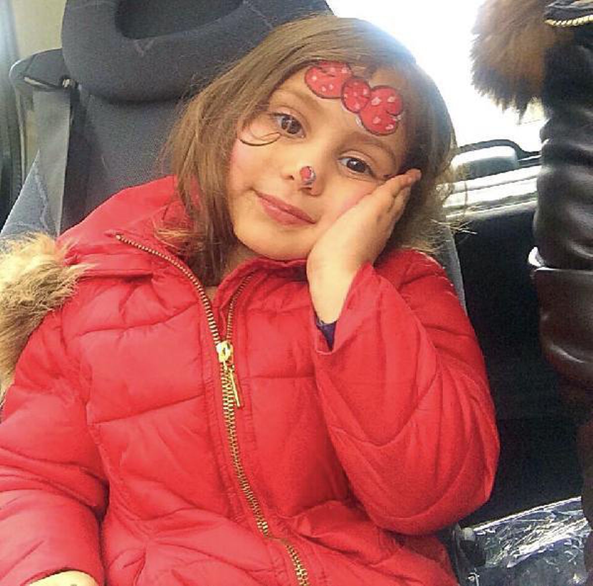 Sitenin bahçesinde fenalaşan 10 yaşındaki Nira, yaşamını yitirdi