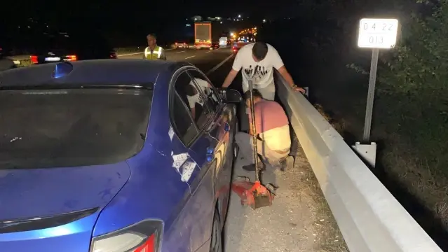 TEM'de esrarengiz olay! Tertemiz yolda 20 arabanın arka arkaya lastiği patladı TEM'de esrarengiz olay! Tertemiz yolda 20 arabanın arka arkaya lastiği patladı