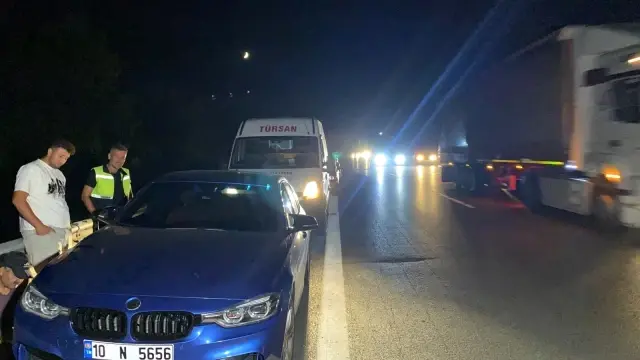 TEM'de esrarengiz olay! Tertemiz yolda 20 arabanın arka arkaya lastiği patladı
