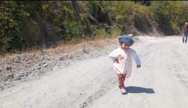 Türkiye'nin en kısa boylu kadını, köyüne yol istedi