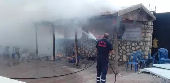 Ünlü türkücü Latif Doğan'a ait düğün salonunda yangın çıktı