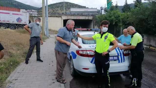 Yasağa rağmen girdiği yolda balataları tutuşan tır 2 araca çarptı