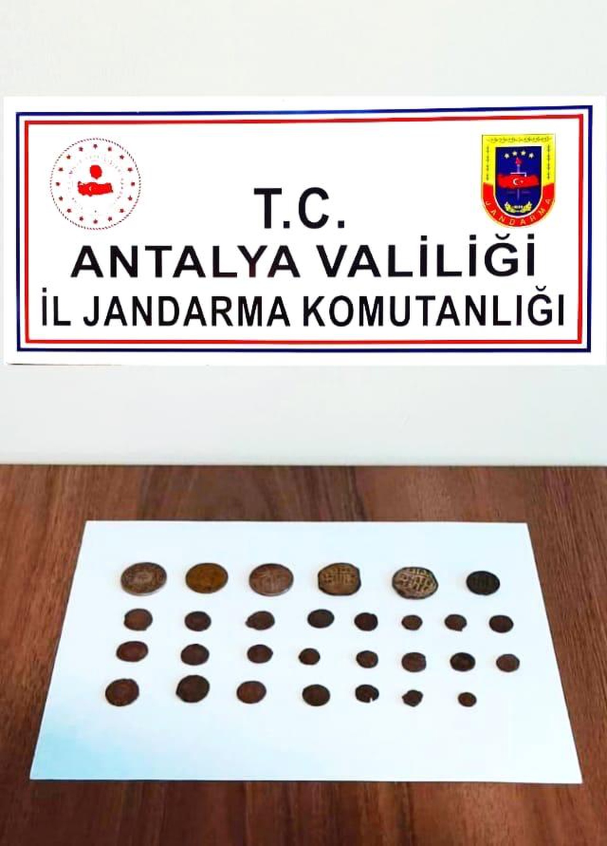 29 sikkeyi piyasaya sürmeye çalışan 2 şüpheli yakalandı