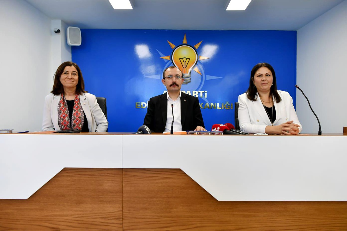 AK Parti Milletvekili Aksal: "Vatandaşlarımızı tedavi etmenin ötesinde mazlum ülkelere de yardım ettik"