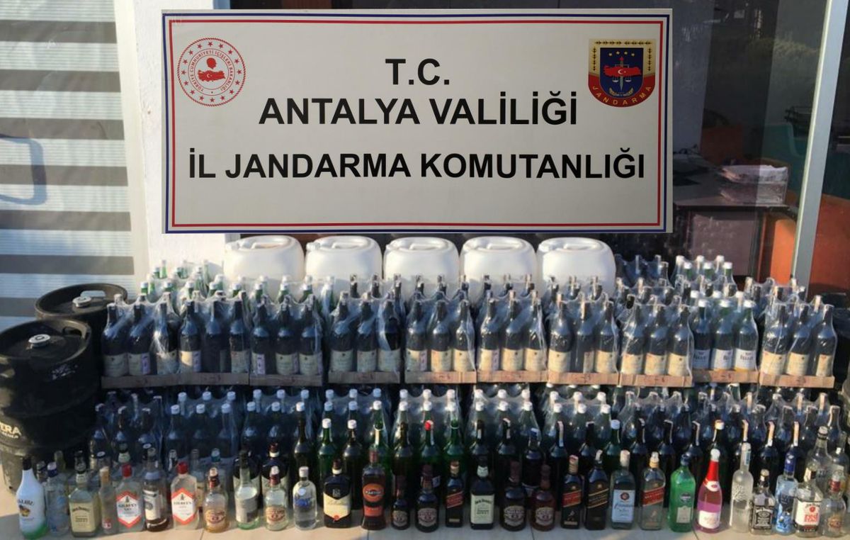 Antalya\'da 72 litre sahte içki ele geçirildi