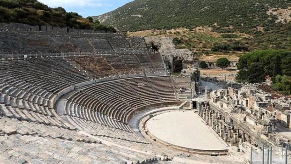 Antik dünyanın gözdesi \'Efes Tiyatrosu\' 3 yıl aradan sonra sanat için kapılarını aralıyor