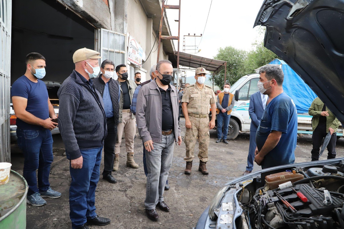 Ardahan Valisi Hüseyin Öner, sanayi esnafını Kovid-19 aşısı yaptırmaya çağırdı
