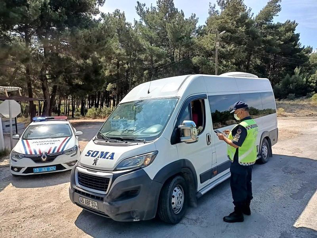 Balıkesir\'de jandarma 8 aranan şahsı yakaladı