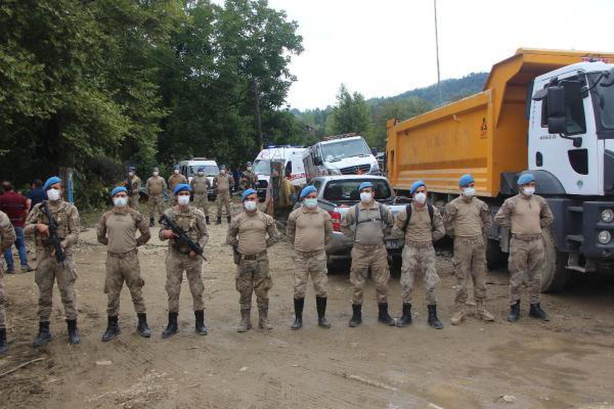 Bartın\'da selde kaybolan kadının cansız bedeni bulundu (3)