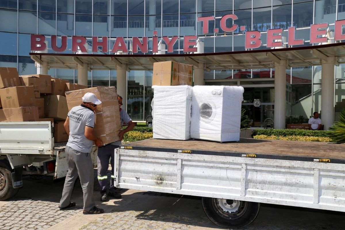 Burhaniye\'de yardımlar yola çıktı