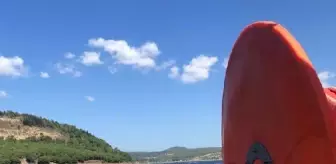 Çanakkale Boğazı'nda makine arızasıyla sürüklenen tekne kurtarıldı