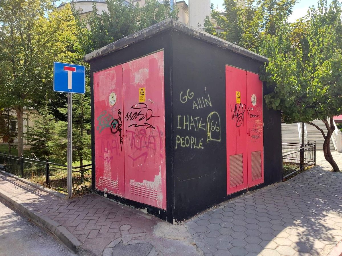 Eskişehir\'de spreyle boyanan trafolar görüntü kirliliği oluşturuyor