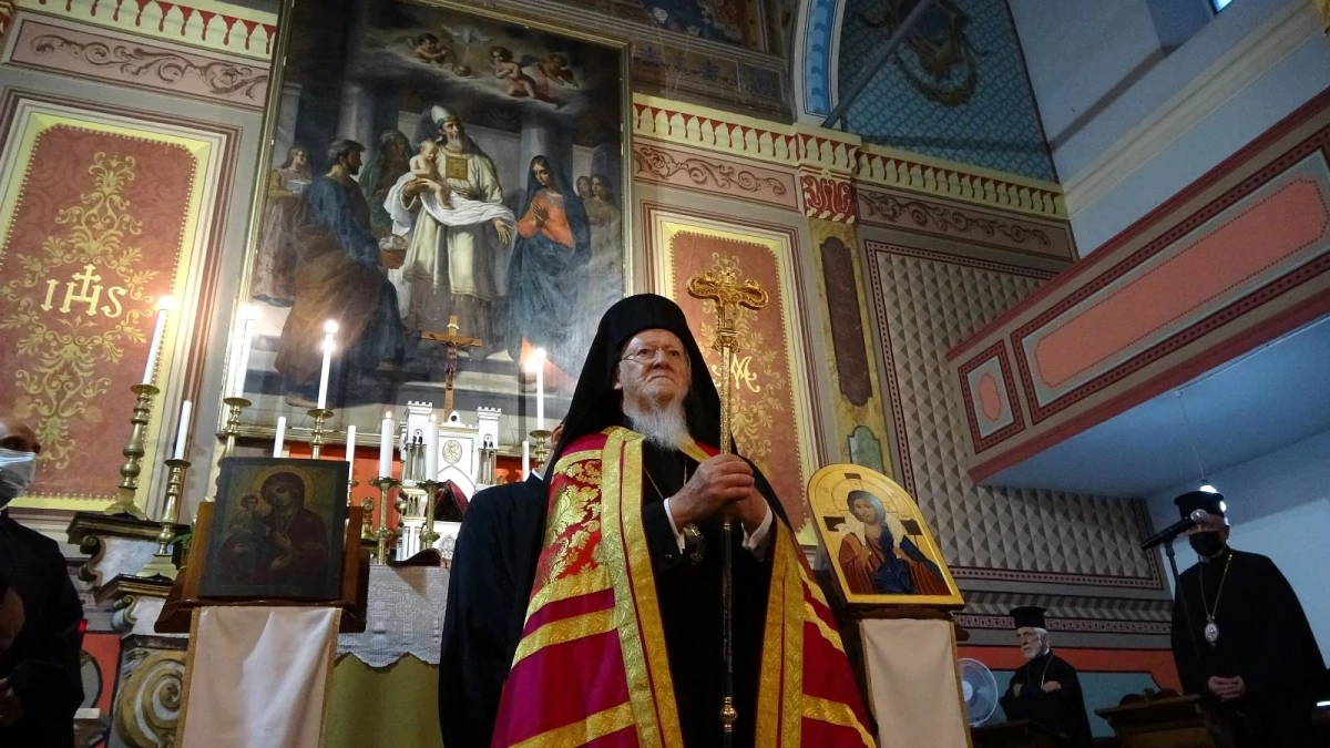 Fener Rum Patriği Bartholomeos Santa Maria İtalyan Katolik Kilisesi\'nde akşam duasına katıldı