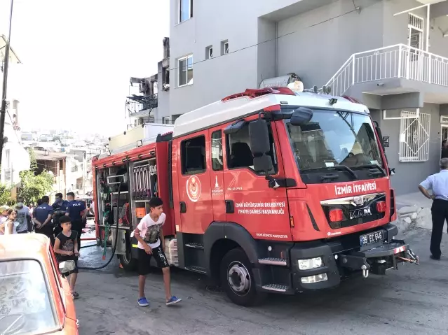 Son dakika haberi | İzmir'de çıkan yangın 3 evde hasara neden oldu