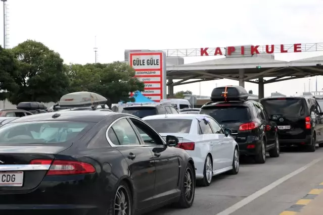 Kapıkule'de otoparklar doldu taştı