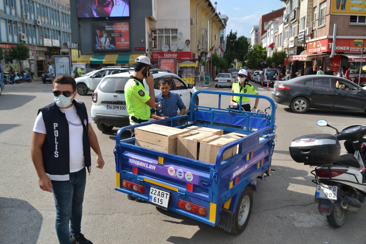 Keşan\'da huzur uygulamasında 24 sürücüye 24 bin 882 lira ceza yazıldı