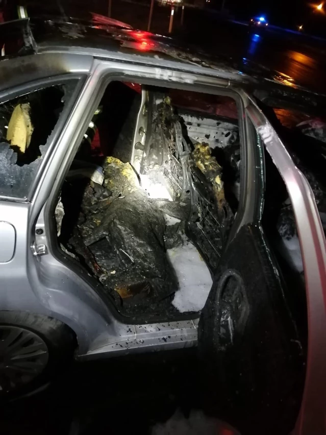 Son dakika haber: Kırıkkale'de seyir halindeki otomobilde çıkan yangın hasara neden oldu