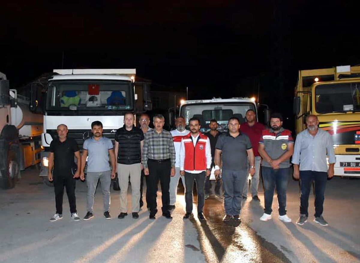 Kırıkkale\'den afet bölgesi ilan edilen Kastamonu\'ya iş makinesi ve personel desteği