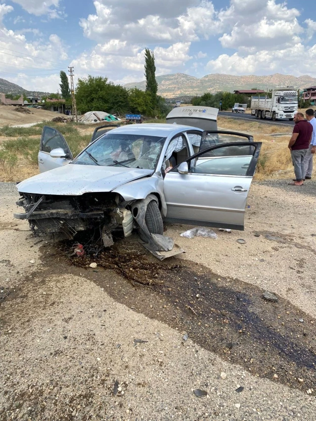 Lice Bingöl yolunda trafik kazası: 3 yaralı