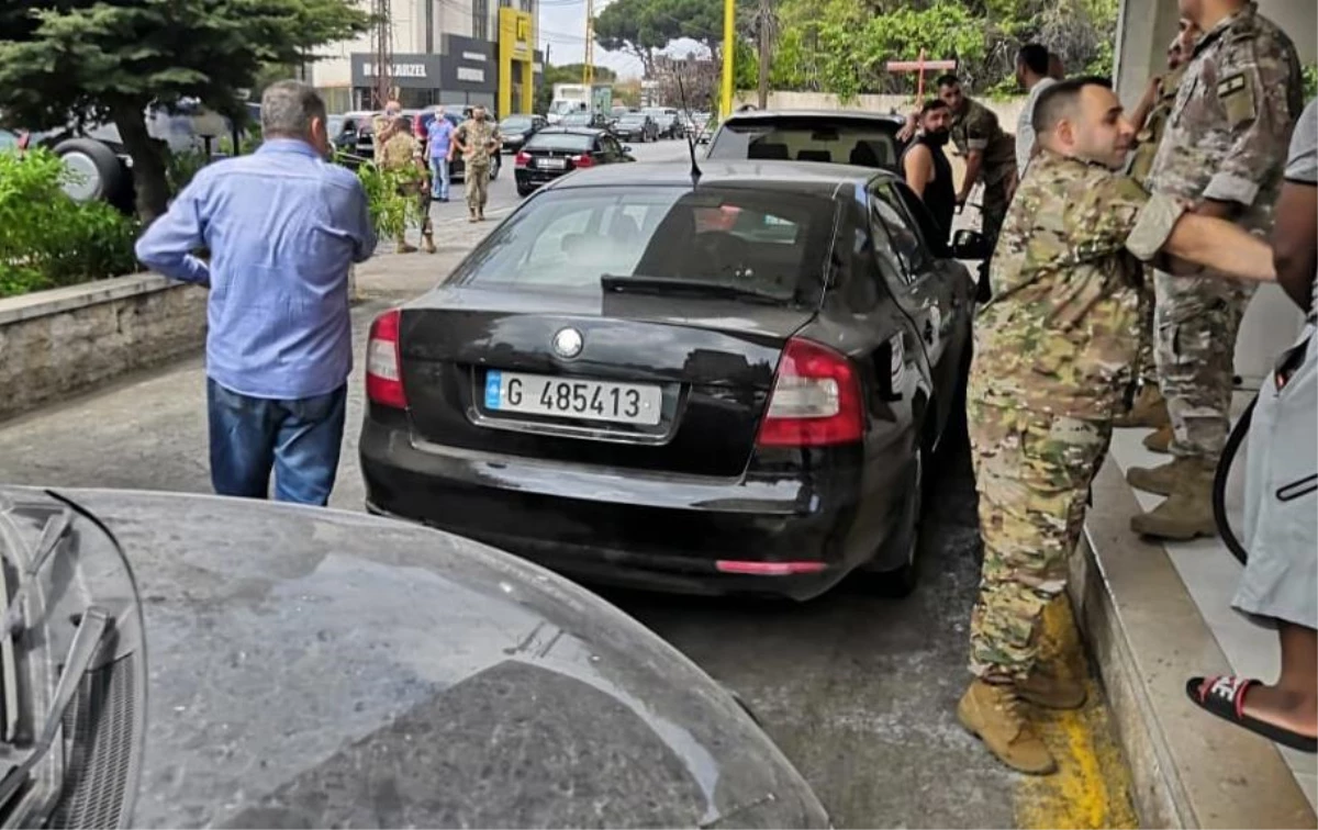 Lübnan ordusu ülkede kapalı istasyonlardaki on binlerce litre akaryakıta el koydu