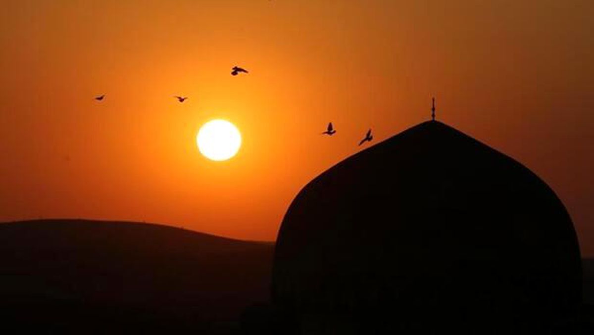 Mardin\'de tarihi yapılar gün batımında kartpostallık manzaralar oluşturuyor