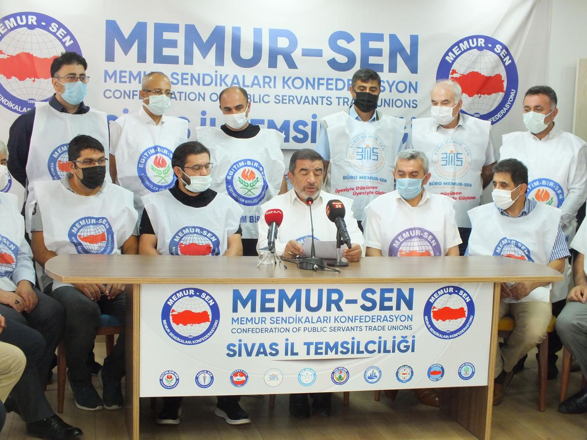 Memur-Sen, memurlar için sunulan zam teklifinin yenilemesini istedi