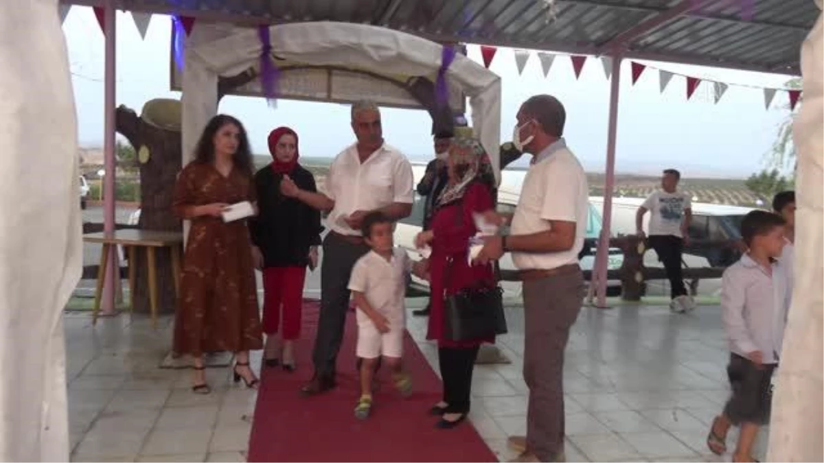 ŞANLIURFA - Bir düğün salonu Kovid-19 aşısı olanlara yarı yarıya indirim yapıyor