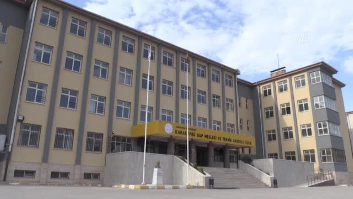 ŞANLIURFA - Meslek lisesi öğrencileri yaptıkları üretimle ekonomiye katkı sağlıyor