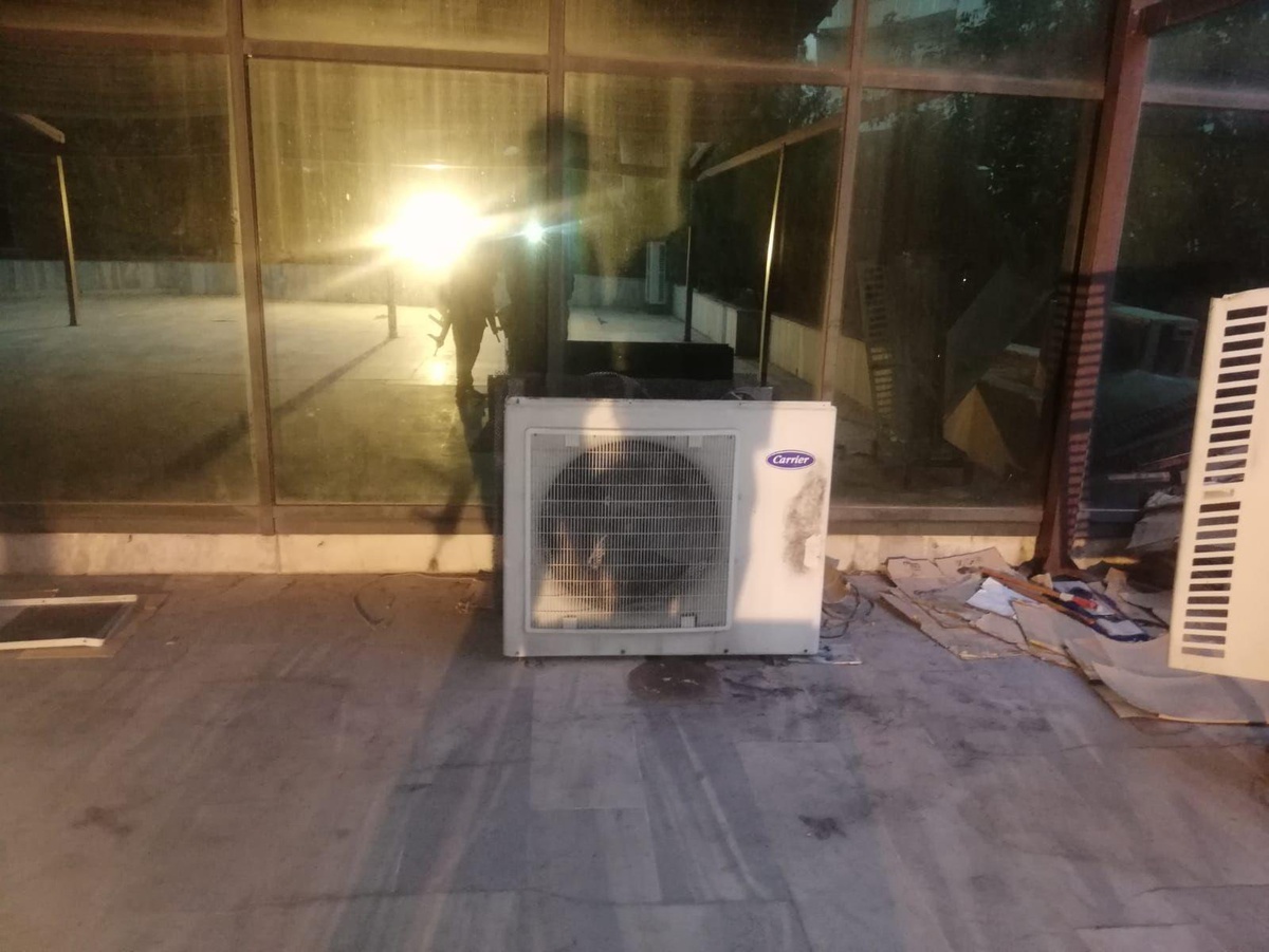 Siirt\'te mahalle bekçileri, caminin klima motorunu çalışan hırsızları suçüstü yakaladı